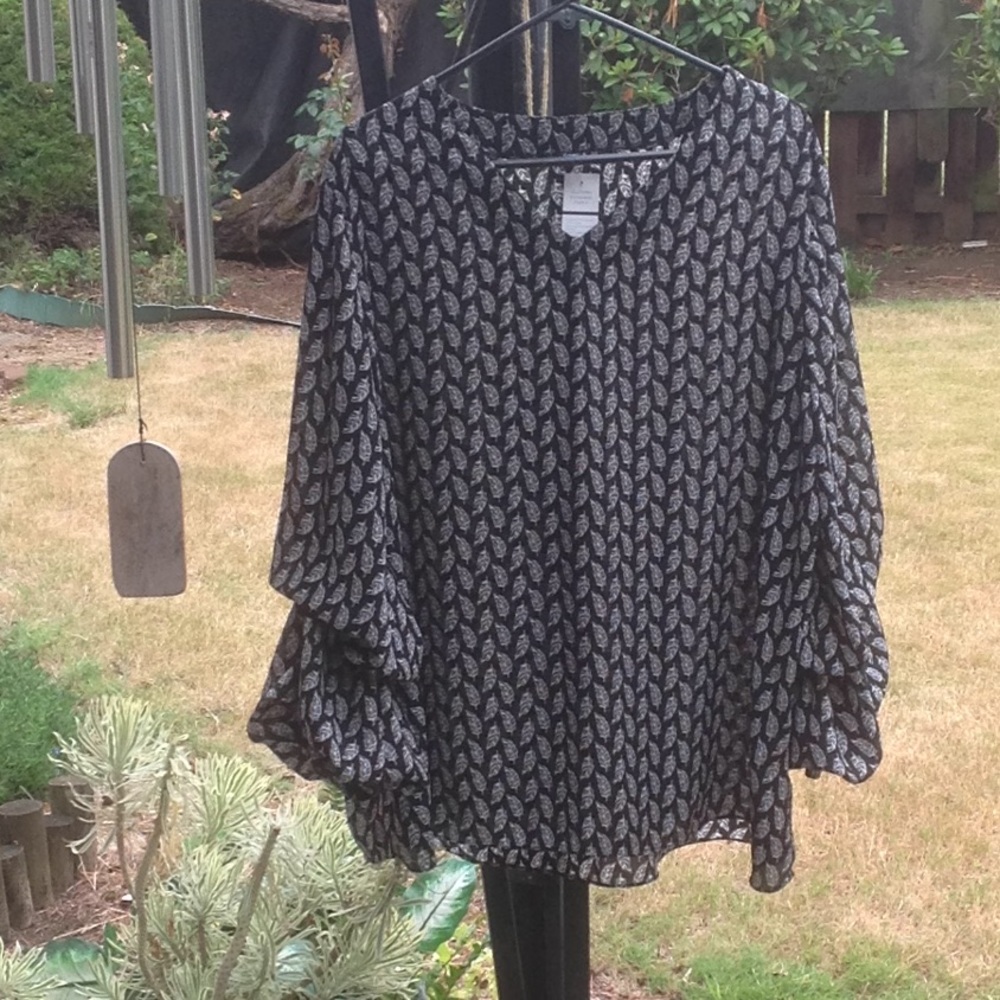 SAMI &JO WOMENS PLUS FEATHER PRINT BLOUSE SZ1X